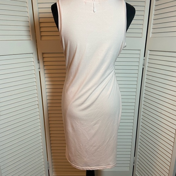 Pale pink wrap dress. NWT. Very soft. Sz M Lillusory. Mint condition - Picture 3 of 4